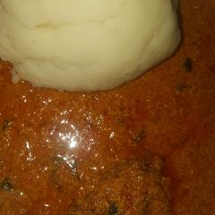 A picture of Sakwara da miyar egusi.