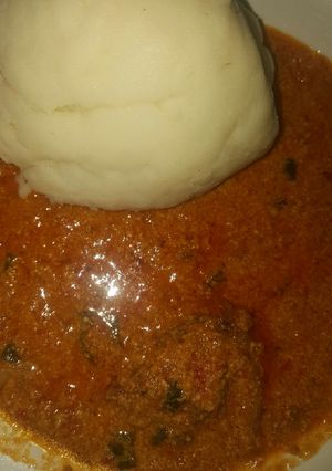 A picture of Sakwara da miyar egusi.