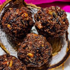 A picture of Chocolate coconut ladoos (choco nariyal laddoo).