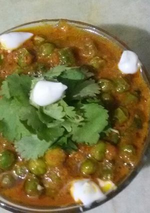 A picture of Dhaniya matar malai.