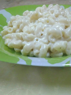 A picture of Mac & cheese.