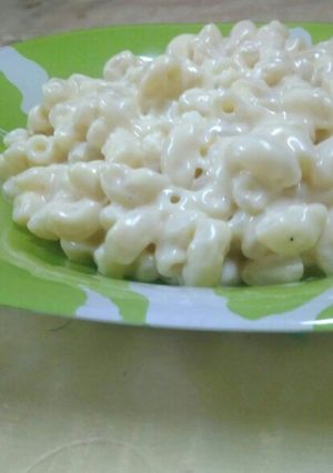 A picture of Mac & cheese.