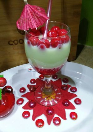 A picture of Cherry or banana shake 🍌🍒 #drinkcontest.