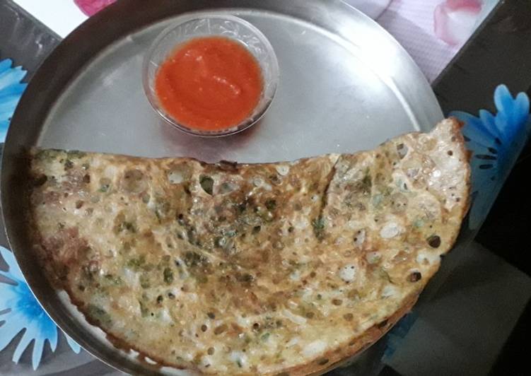 Recipe of Ultimate Rava dosa and tomato garlic chutney