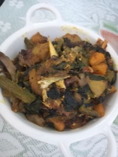 মাছের মাথা দিয়ে পুঁইশাক (macher matha diye pui saag recipe in Bengali) রেসিপির প্রধান ছবি
