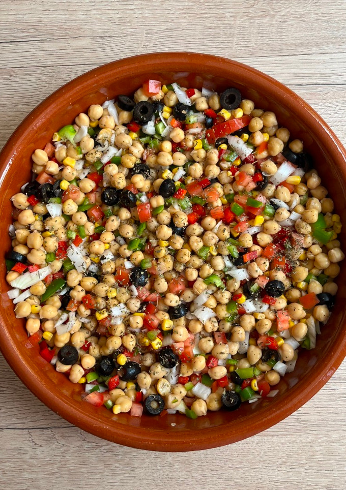 Una foto de Ensalada de garbanzos