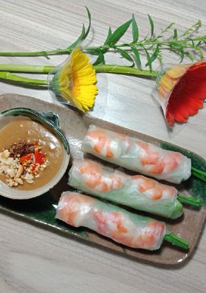 Hình của món Gỏi cuốn tôm thịt.
