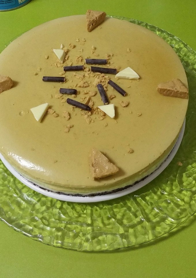Una foto de Mousse de chocolate blanco y turrón de Jijona