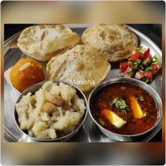 A picture of Shira Puri Thali.