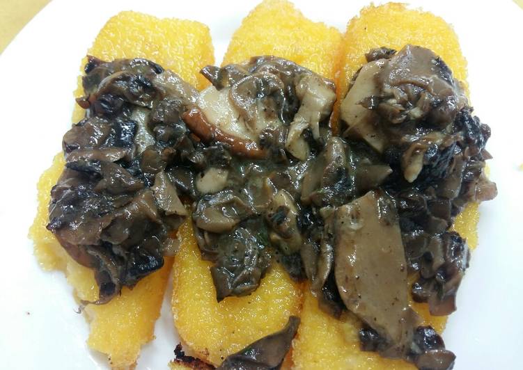 Crostini di Polenta fritta al sughetto di funghi trifolati