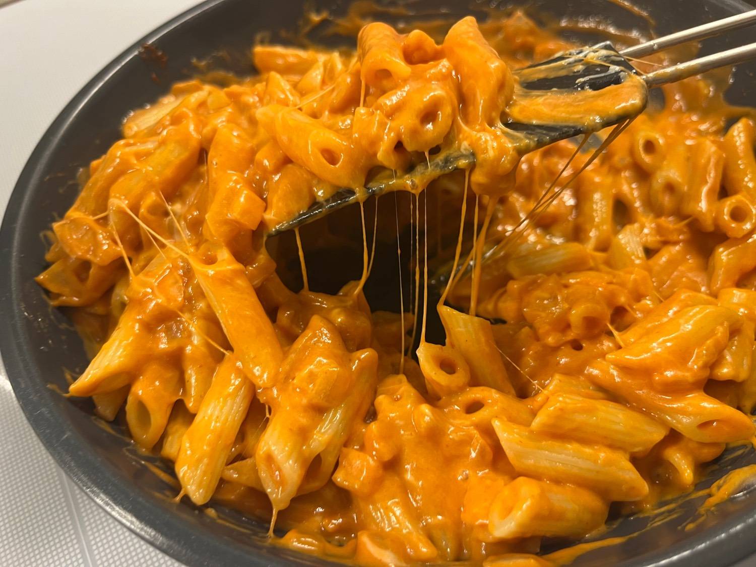 Szuper gyors sajtos-paradicsomos penne recept recept fotó