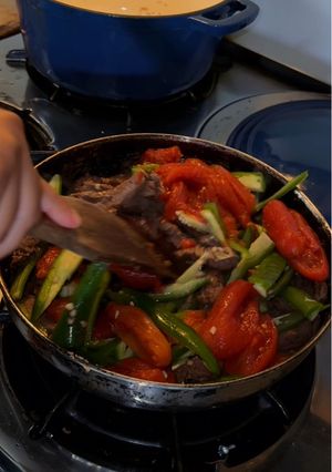 A picture of Bistec ala Mexicana with Lentils.
