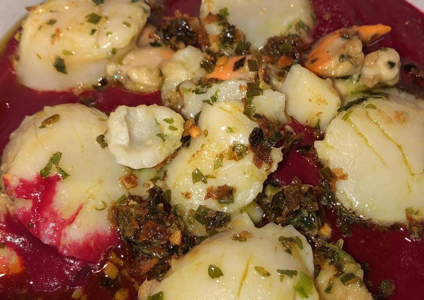 Noix de saint Jacques et purée de betterave