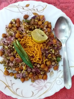 स्प्राउट्स सलाद (Sprouts salad recipe in hindi) रेसिपी मुख्य फोटो
