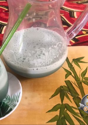 Una foto de Batido de espirulina y frutos verdes