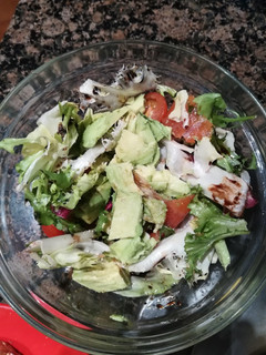 Una foto de Ensalada con aguacate