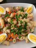 Ensalada de atún con fideos