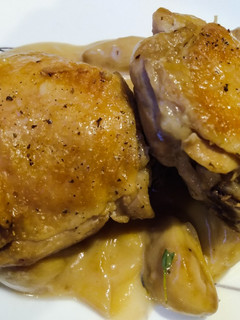 A picture of Creamy garlic chicken.