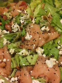 Una foto de Ensalada de salmón