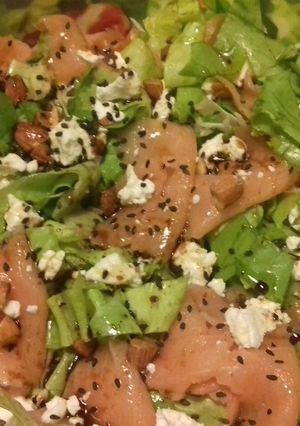 Una foto de Ensalada de salmón