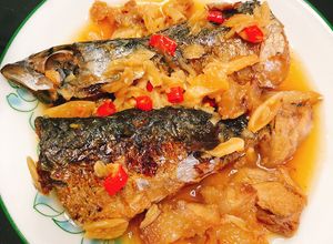 Hình của món Cá Thu Nhật kho tỏi ớt.