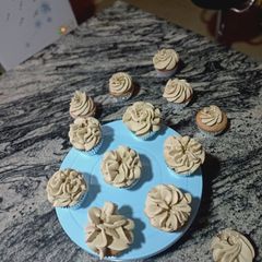 A picture of Butter cream icing.