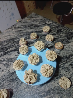 A picture of Butter cream icing.
