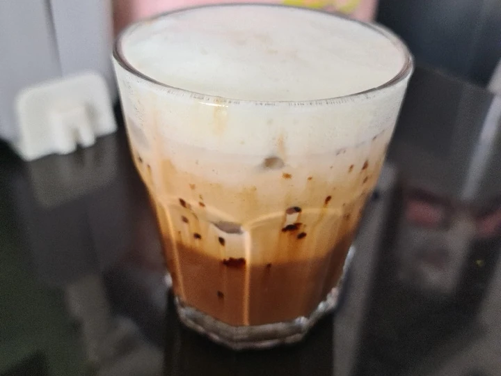 Langkah Gampang Menyiapkan Resep Es kopi Mocha Latte yang Lezat Sekali Anti Ribet, Lezat