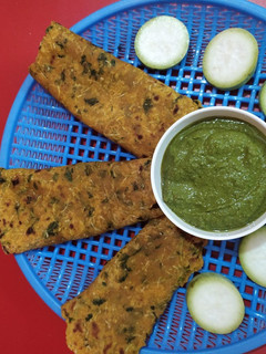 દુધી ના થેપલા (Dudhi Thepla Recipe In Gujarati) રેસીપી મુખ્ય ફોટો
