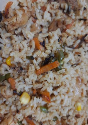 ফ্রাইড চিকেন রাইস(Fried chicken rice recipe in Bengali) রেসিপির প্রধান ছবি