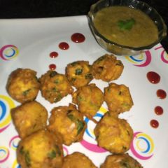 A picture of Moong dal fritters.