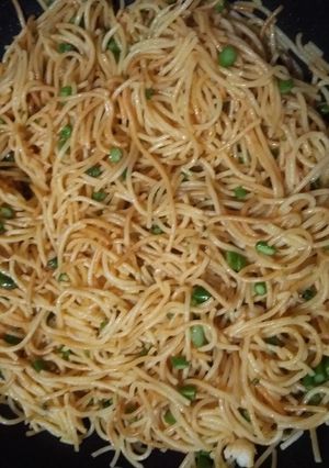 Una foto de Espaguetis con langostinos y espárragos