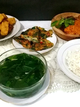 Langkah Gampang Membikin Resep  Sayur Bening Daun Katuk Kemangi yang Bisa Manjain Lidah, Menggugah Selera