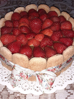 Una foto de Torta con Frutillas 🍓