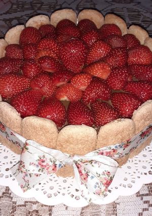 Una foto de Torta con Frutillas 🍓
