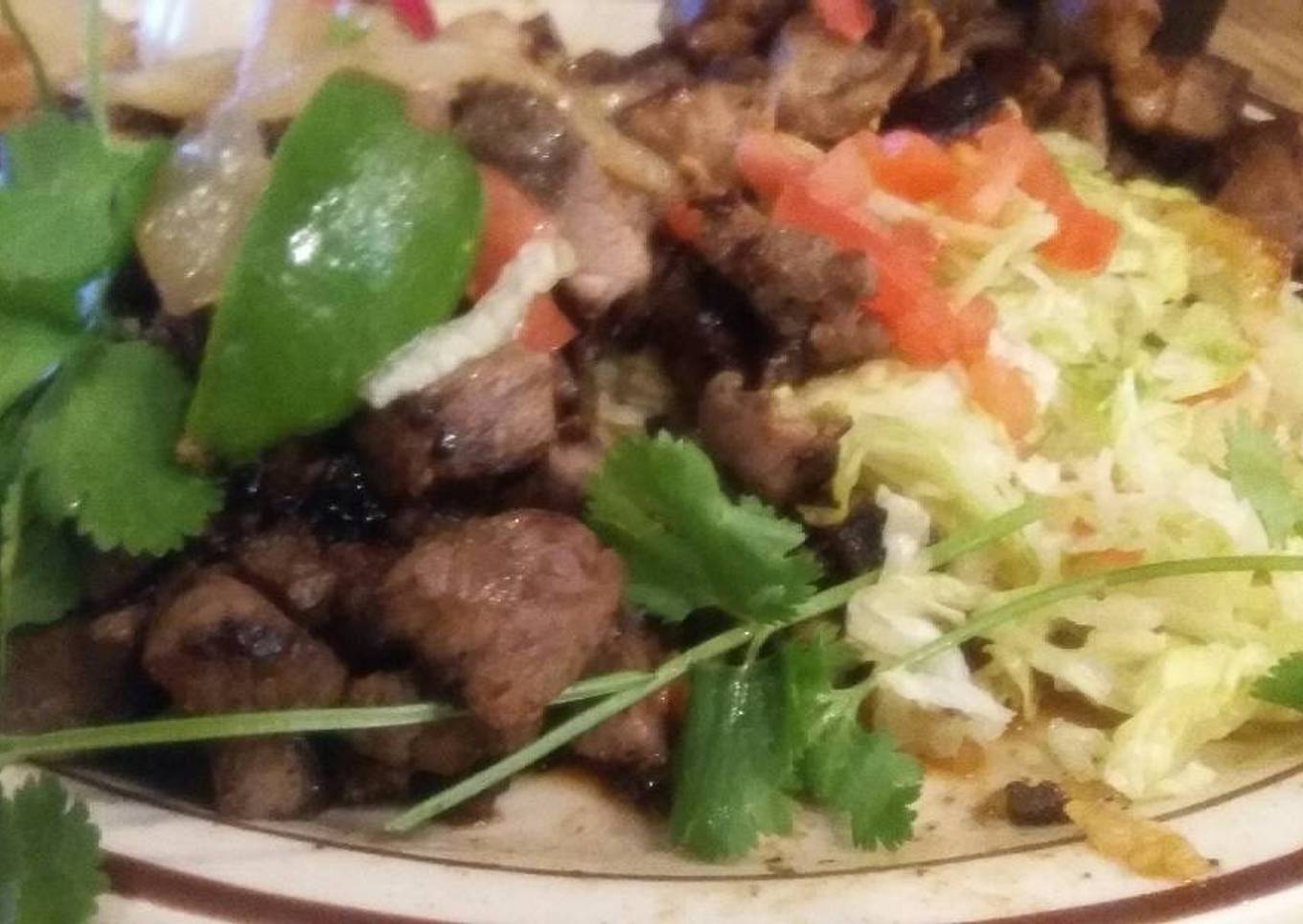 Tacos de bistec y puerco a la parrilla