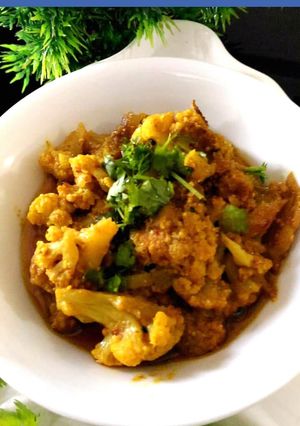 A picture of Cauliflower with mustard seeds.