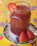 Agua Fresca de Fresas y Arándanos