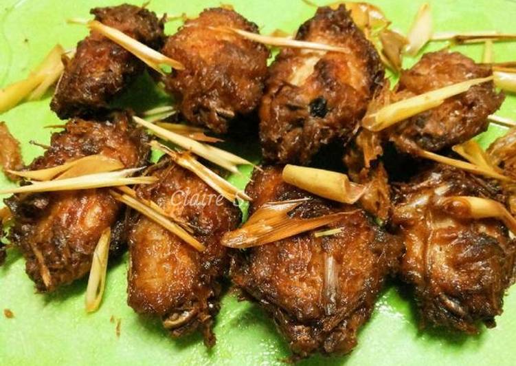 Steps to Prepare Quick Thai Style Deep Fried Chicken Wings (Lemongrass Marinated)