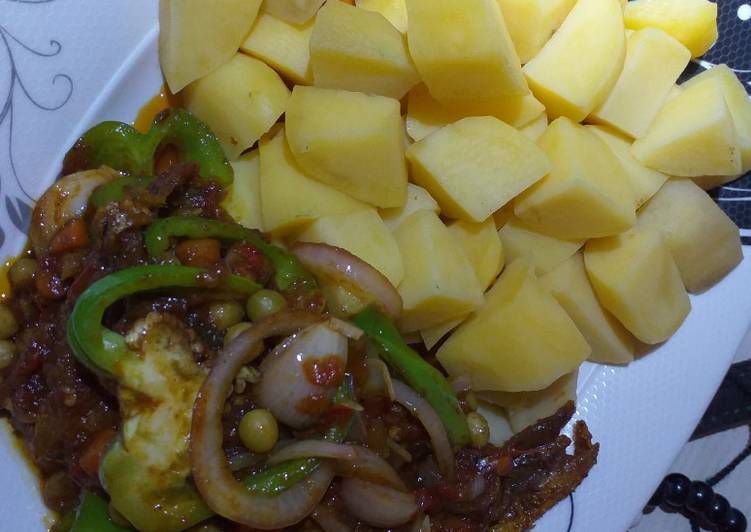Simple Way to Prepare Perfect Boiled potatoes with fish in vegetable sauce