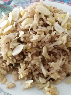 Una foto de Arroz frito sorpresivo fusión