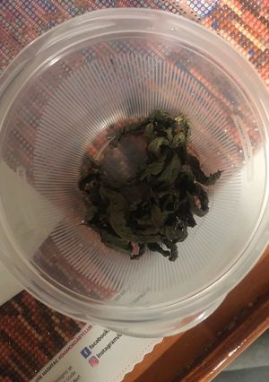 A picture of Dried green mint.