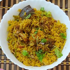 A picture of Chicken biryani.