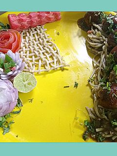 वेज नूडल्स और मंचूरियन (Veg noodles aur manchurian recipe in Hindi) रेसिपी मुख्य फोटो