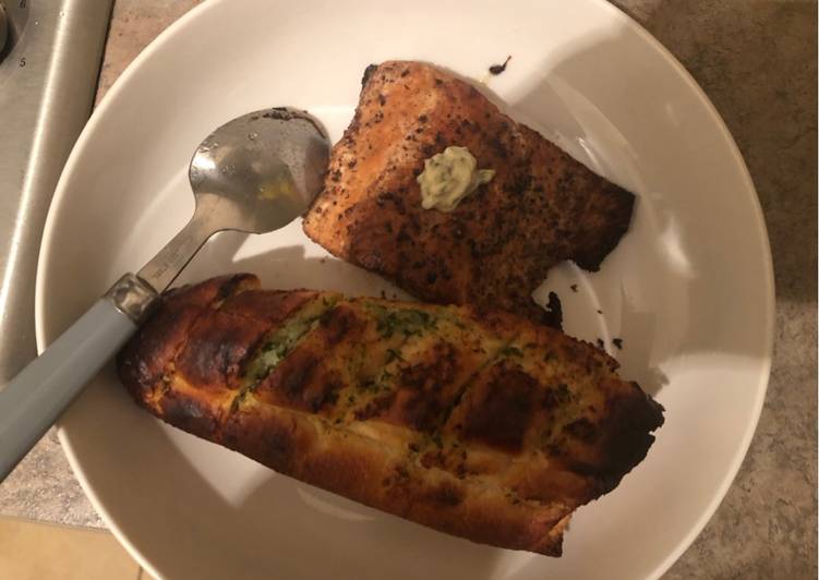 Recipe of Ultimate Quick Grilled salmon with Garlic bread