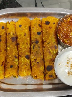 દુધી ના થેપલા (Dudhi Thepla Recipe In Gujarati) રેસીપી મુખ્ય ફોટો