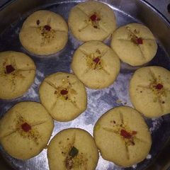 A picture of Nankhatai recipe | How to make nankhatai in cooker.