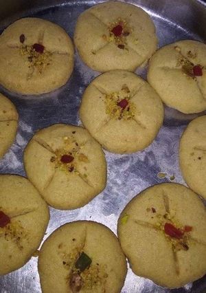 A picture of Nankhatai recipe | How to make nankhatai in cooker.