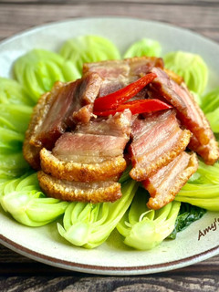 一鍋兩菜 / 脆皮燒肉炒菜 的食譜成品照片