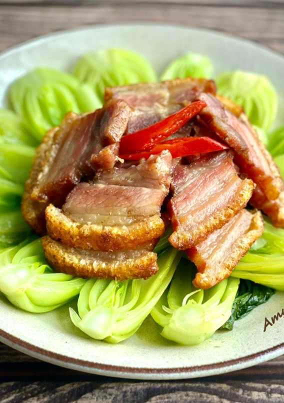 一鍋兩菜 / 脆皮燒肉炒菜 的食譜成品照片